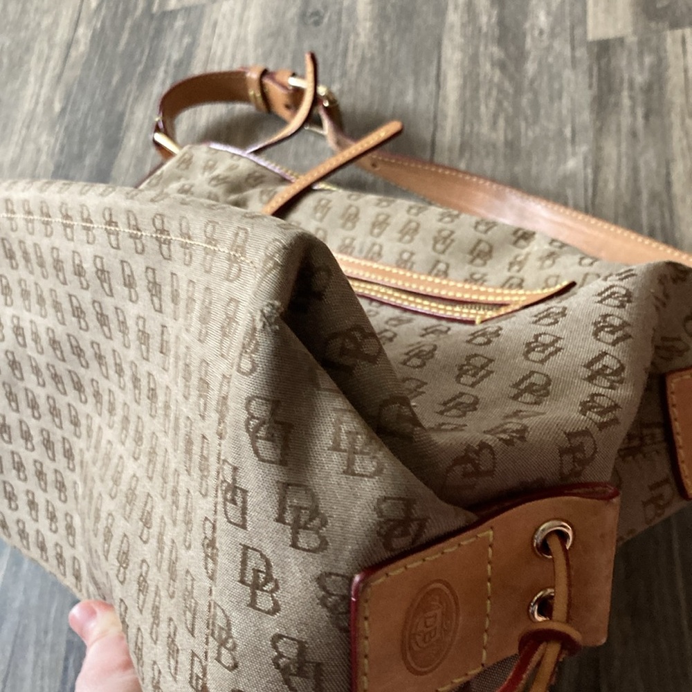 Dooney & Bourke signature shoulder bag. K664407 - Picture 13 of 16
